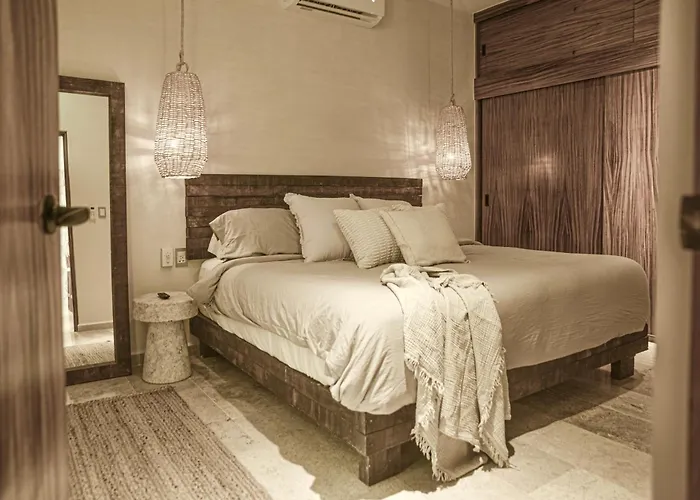 Luxury Penthouse-private Rooftop Pool-walkable Apartment