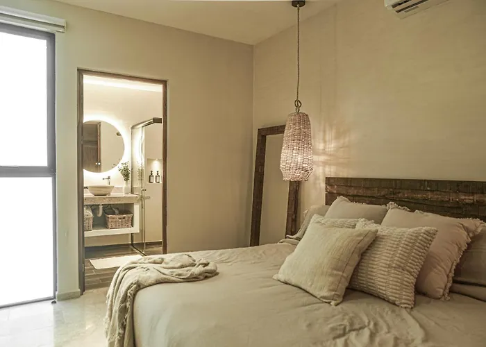 Luxury Penthouse-private Rooftop Pool-walkable