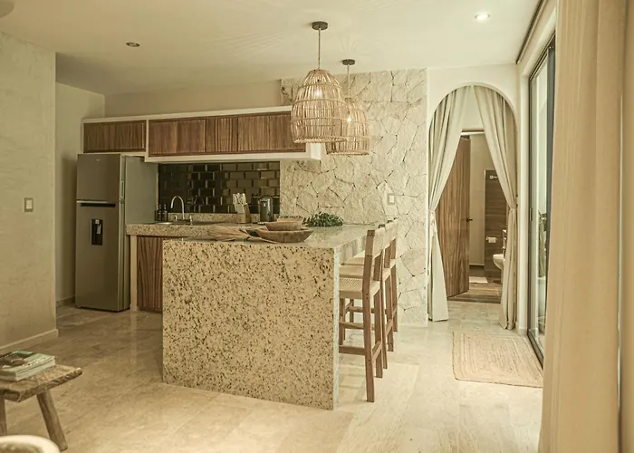 Luxury Penthouse-private Rooftop Pool-walkable *